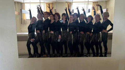 Група латини перед виступом студії ВТАКТ